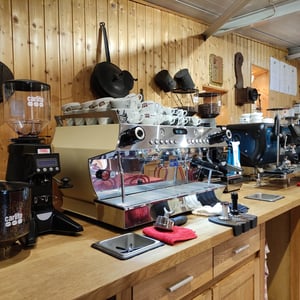 Caffè-Carlito-tema-building-torrefazione-1-min