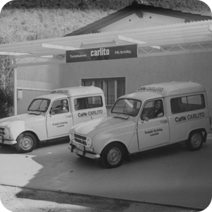 I moderni furgoncini per la consegna del caffè Carlito